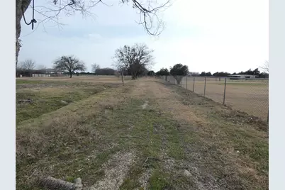 632 E Reindeer Road, Lancaster, TX 75146 - Photo 17