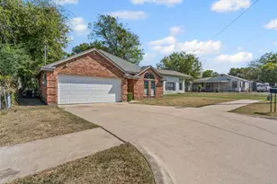 321 Meadow Park Dr, White Settlement, TX 76108 - Photo 23