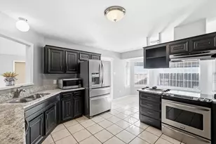 2206 Oak Forest Ct, Arlington, TX 76012 - Photo 5