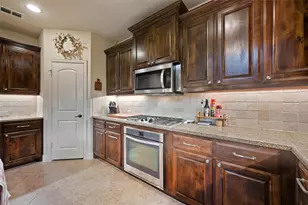 6917 Bobwhite Dr, North Richland Hills, TX 76182 - Photo 13