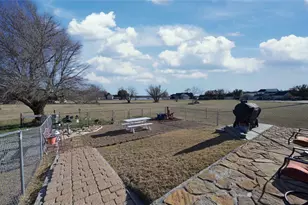 540 Islet Dr, Runaway Bay, TX 76426 - Photo 37