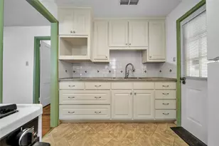 2512 Earl Ln, Fort Worth, TX 76107 - Photo 9