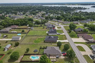1306 E Apache Trail, Granbury, TX 76048 - Photo 33