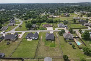 1306 E Apache Trail, Granbury, TX 76048 - Photo 35