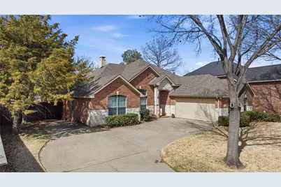 524 Suffolk Drive, Grand Prairie, TX 75052 - Photo 1