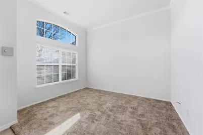 524 Suffolk Drive, Grand Prairie, TX 75052 - Photo 5