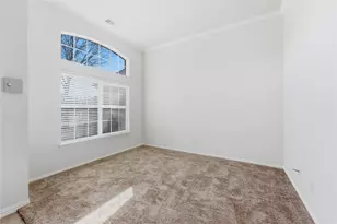 524 Suffolk Dr, Grand Prairie, TX 75052 - Photo 5