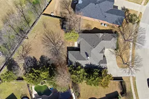 524 Suffolk Dr, Grand Prairie, TX 75052 - Photo 3