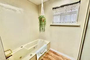 2013 Mill Creek Dr, Arlington, TX 76010 - Photo 27