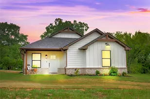 113 W Magnolia St, Troup, TX 75789 - Photo 1