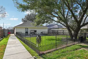 1102 N Gaines St, Ennis, TX 75119 - Photo 31