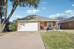 1102 N Gaines St, Ennis, TX 75119 - Photo 1