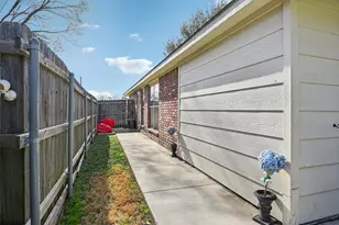 1102 N Gaines St, Ennis, TX 75119 - Photo 29
