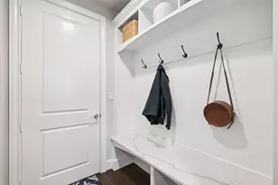 2815 Lynlock Ct, Dallas, TX 75219 - Photo 33