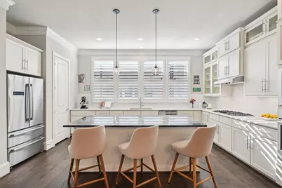 2815 Lynlock Court, Dallas, TX 75219 - Photo 7