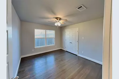 2828 Livingston Avenue, Fort Worth, TX 76110 - Photo 11