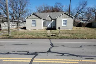 351 S Waco St, Van Alstyne, TX 75495 - Photo 1