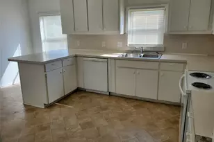 351 S Waco St, Van Alstyne, TX 75495 - Photo 9