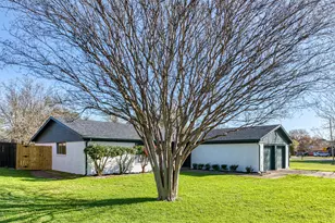 1721 S Timber Ct, Benbrook, TX 76126 - Photo 3