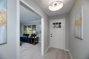 1012 Sleepy Hollow Dr N, Irving, TX 75061 - Photo 5