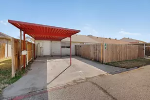 8 W Townhouse Ln, Grand Prairie, TX 75052 - Photo 33