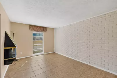 8 W Townhouse Lane #32, Grand Prairie, TX 75052 - Photo 5