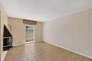 8 W Townhouse Ln, Grand Prairie, TX 75052 - Photo 5