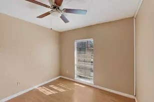 8 W Townhouse Ln, Grand Prairie, TX 75052 - Photo 27