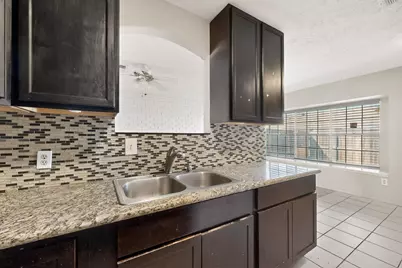 8 W Townhouse Lane #32, Grand Prairie, TX 75052 - Photo 11