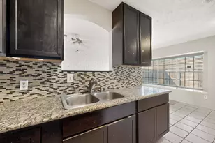 8 W Townhouse Ln, Grand Prairie, TX 75052 - Photo 11