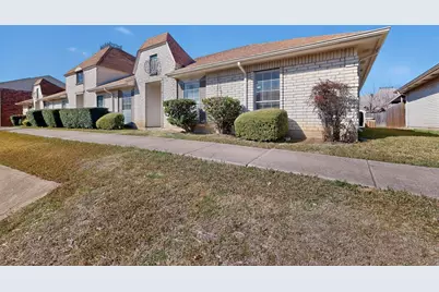 8 W Townhouse Lane #32, Grand Prairie, TX 75052 - Photo 3