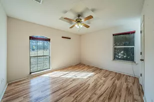 1011 Barry Ln, Cleburne, TX 76031 - Photo 19