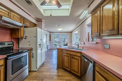 1011 Barry Lane, Cleburne, TX 76031 - Photo 9