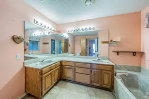 1011 Barry Ln, Cleburne, TX 76031 - Photo 13