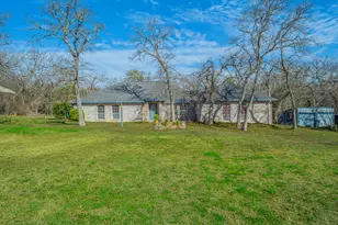 1011 Barry Ln, Cleburne, TX 76031 - Photo 1