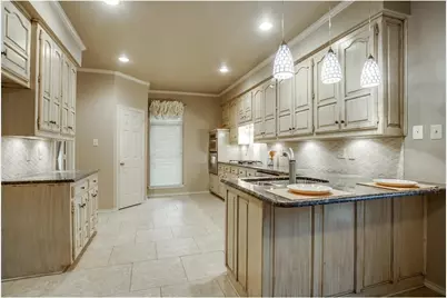 2710 Devonshire Drive, Carrollton, TX 75007 - Photo 13