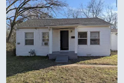 823 W 9th Street, Bonham, TX 75418 - Photo 1