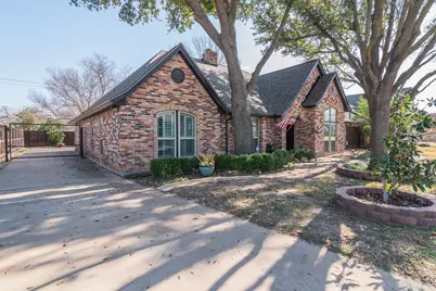 2328 Stonegate Drive N, Bedford, TX 76021 - Photo 3