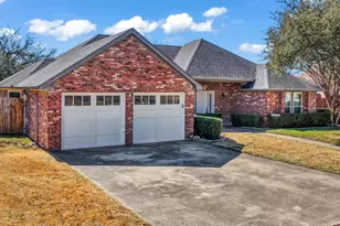 10041 Regent Row St, Benbrook, TX 76126 - Photo 3