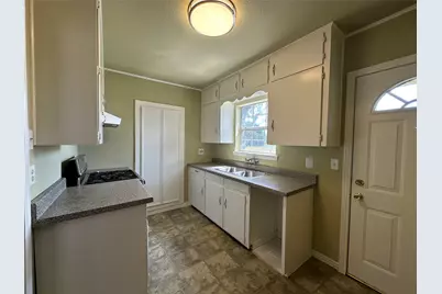 3439 W 2nd Avenue, Corsicana, TX 75110 - Photo 3