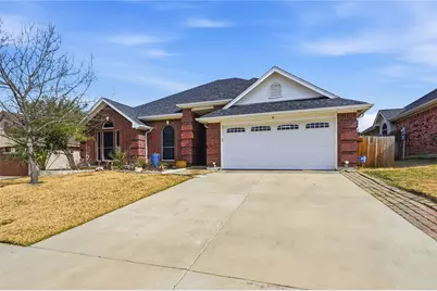 816 W Lonesome Dove Trail, Arlington, TX 76001 - Photo 3