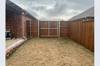 312 W McAfee Drive, Mabank, TX 75147 - Photo 3