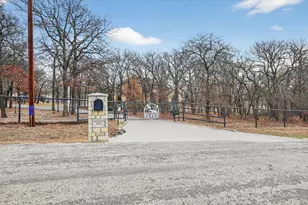 125 River Rock Ct, Poolville, TX 76487 - Photo 3