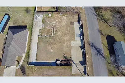 426 Sabine Avenue, Cleburne, TX 76031 - Photo 1