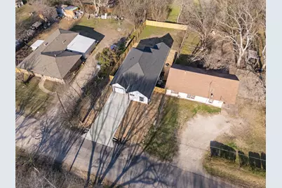 1202 N Breckenridge Street, Ennis, TX 75119 - Photo 31