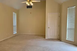 2705 Water Oak Dr, Grand Prairie, TX 75052 - Photo 9