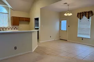2705 Water Oak Dr, Grand Prairie, TX 75052 - Photo 7