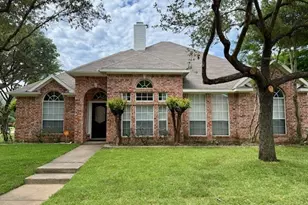 2705 Water Oak Dr, Grand Prairie, TX 75052 - Photo 1
