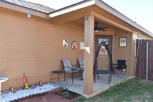 502 Glenwood St, Gainesville, TX 76240 - Photo 5