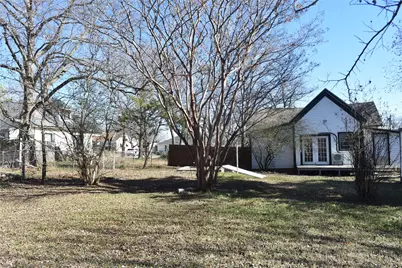 802 Hulme, Bowie, TX 76230 - Photo 5